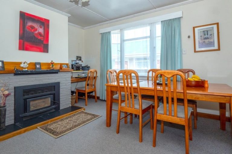 Photo of property in 1 Cameron Street, Waimate, 7924