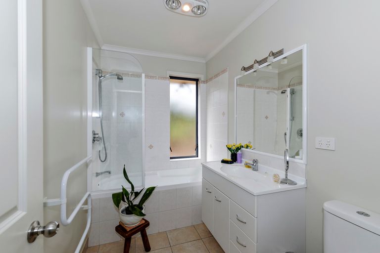 Photo of property in 11 Oratia Drive, Glen Eden, Auckland, 0602