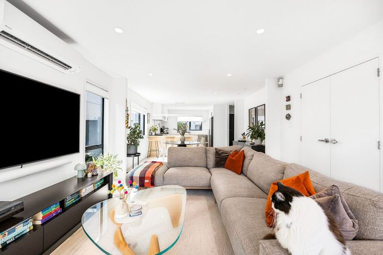 Photo of property in 14b Kelwyn Road, Kelston, Auckland, 0602