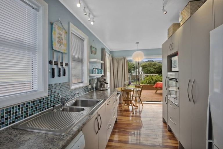 Photo of property in 35 Hunter Street, Taita, Lower Hutt, 5011