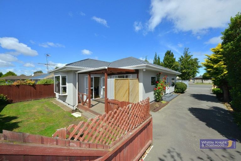 Photo of property in 1/104 Yaldhurst Road, Sockburn, Christchurch, 8042