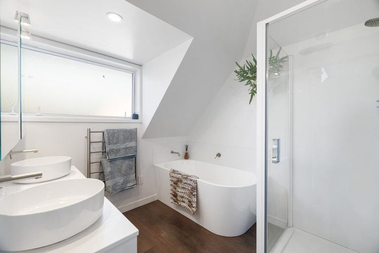 Photo of property in 2/195 Memorial Avenue, Burnside, Christchurch, 8053