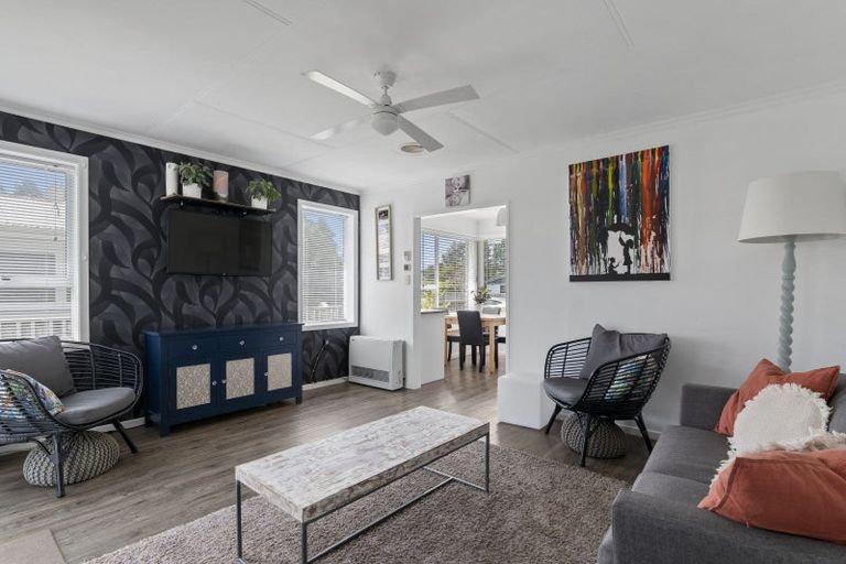 Photo of property in 6 Kahikatea Street, Inglewood, 4330