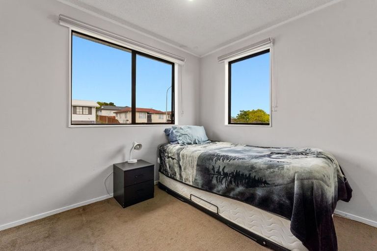 Photo of property in 2/10 Silver Road, Weymouth, Auckland, 2103