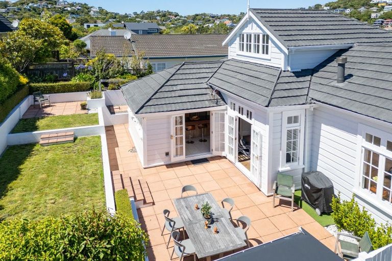 Photo of property in 15 Lucknow Terrace, Khandallah, Wellington, 6035