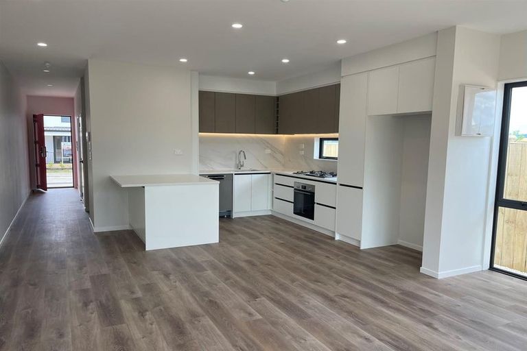 Photo of property in 13 Waimarie Drive, Karaka, 2578