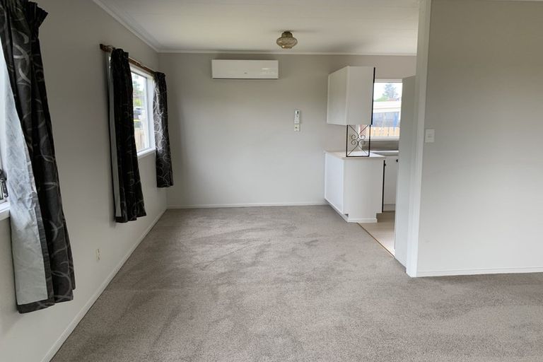 Photo of property in 2/6 Bundena Place, Clendon Park, Auckland, 2103