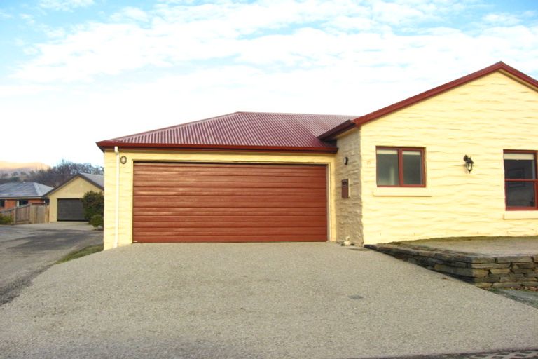 Photo of property in 17 Shanahan Lane, Arrowtown, 9302