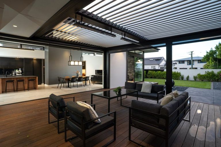 Photo of property in 49 Saint Andrews Square, Strowan, Christchurch, 8052