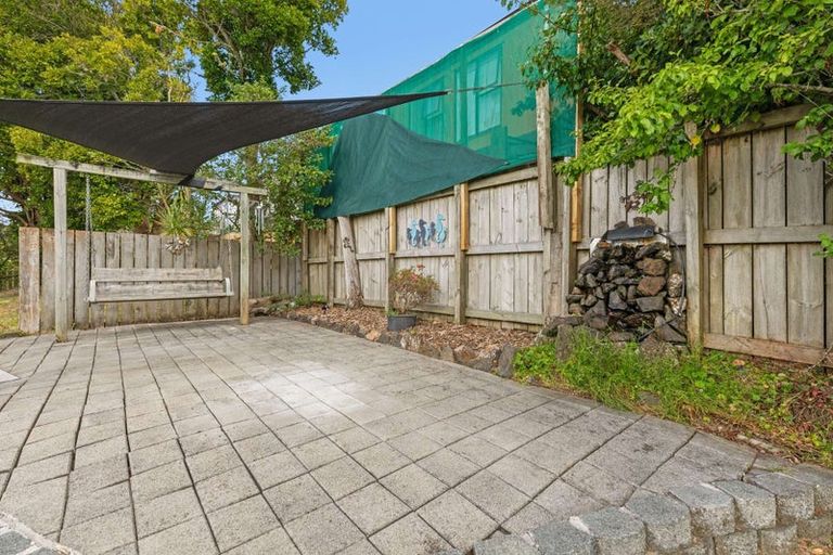 Photo of property in 10 Glucina Place, Glen Eden, Auckland, 0602