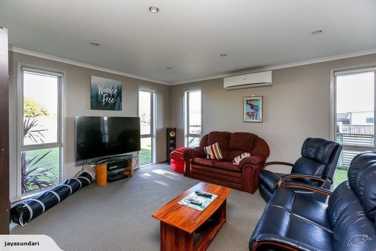 Photo of property in 1 Keene Drive, Bell Block, New Plymouth, 4312