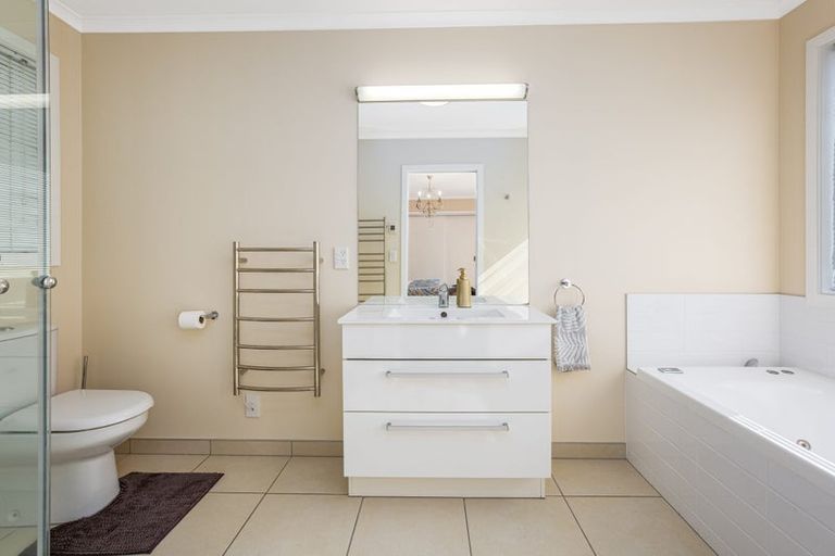 Photo of property in 1 Lindis Lane, Kelson, Lower Hutt, 5010