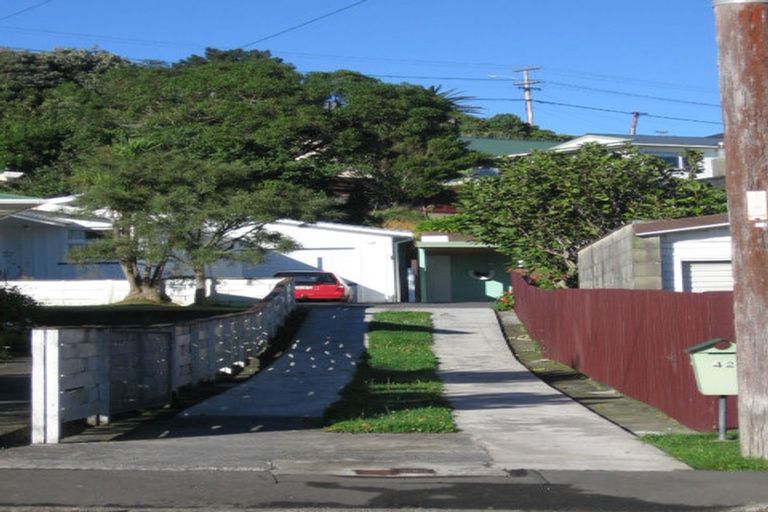 Photo of property in 42 Catherine Crescent, Paparangi, Wellington, 6037