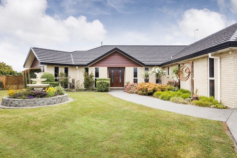 Photo of property in 3 Brooklyn Heights Drive, Kelvin Grove, Palmerston North, 4414