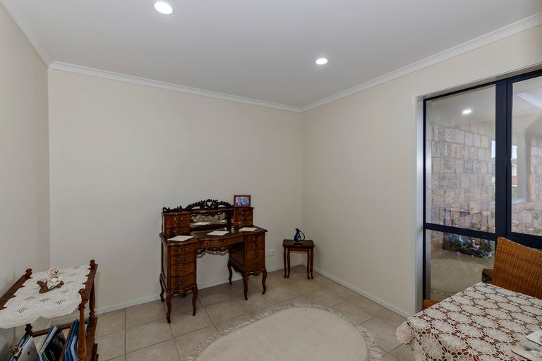 Photo of property in 11 Oratia Drive, Glen Eden, Auckland, 0602