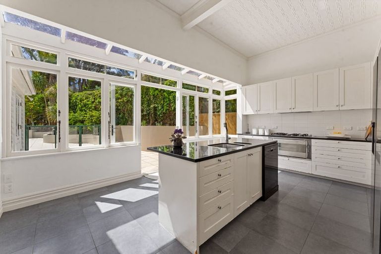 Photo of property in 4 Hinemoa Terrace, Birkenhead, Auckland, 0626