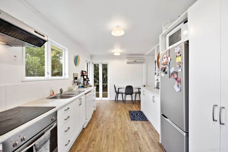 Photo of property in 22 Solo Place, Manurewa, Auckland, 2102