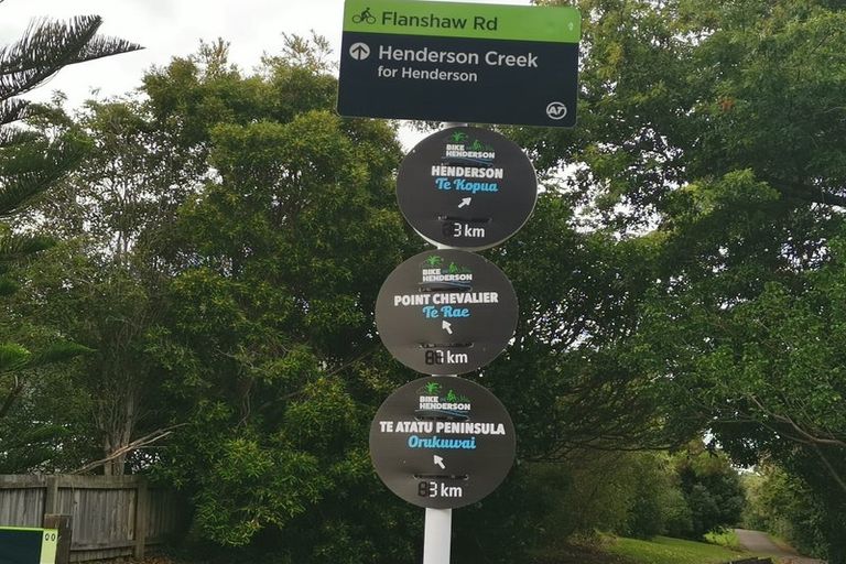 Photo of property in 141 Flanshaw Road, Te Atatu South, Auckland, 0610