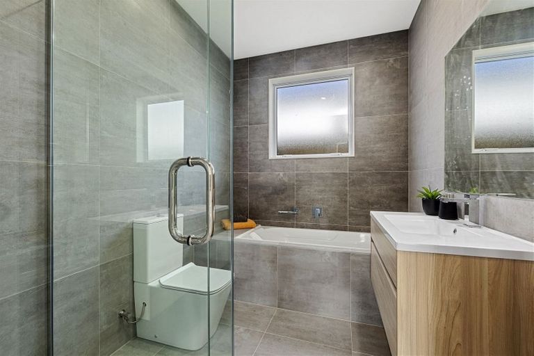 Photo of property in 5 Ropere Street, Kumeu, 0810