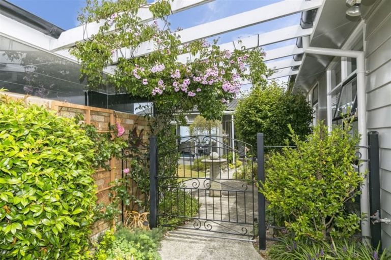 Photo of property in 20 Rama Crescent, Khandallah, Wellington, 6035