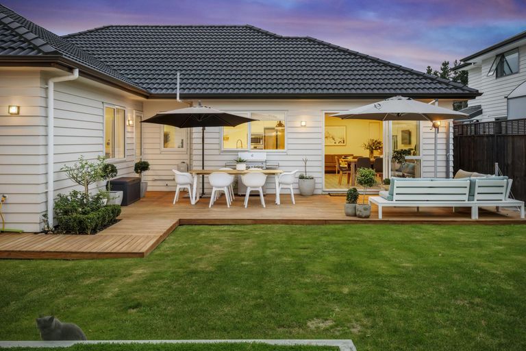 Photo of property in 12 Kahika Grove, Huapai, Kumeu, 0810