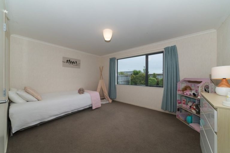 Photo of property in 32 Tennyson Avenue, Kelvin Grove, Palmerston North, 4414