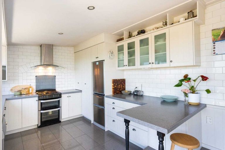 Photo of property in 2 Collison Terrace, Haumoana, 4102