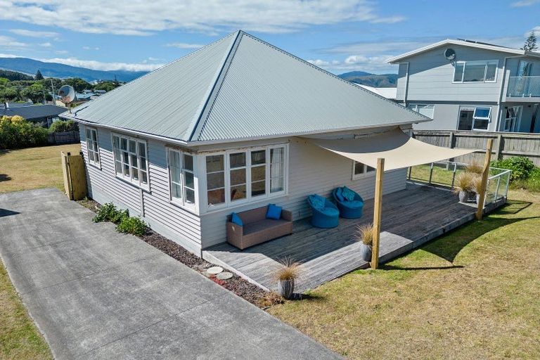 Photo of property in 38 Marine Parade, Otaki Beach, Otaki, 5512