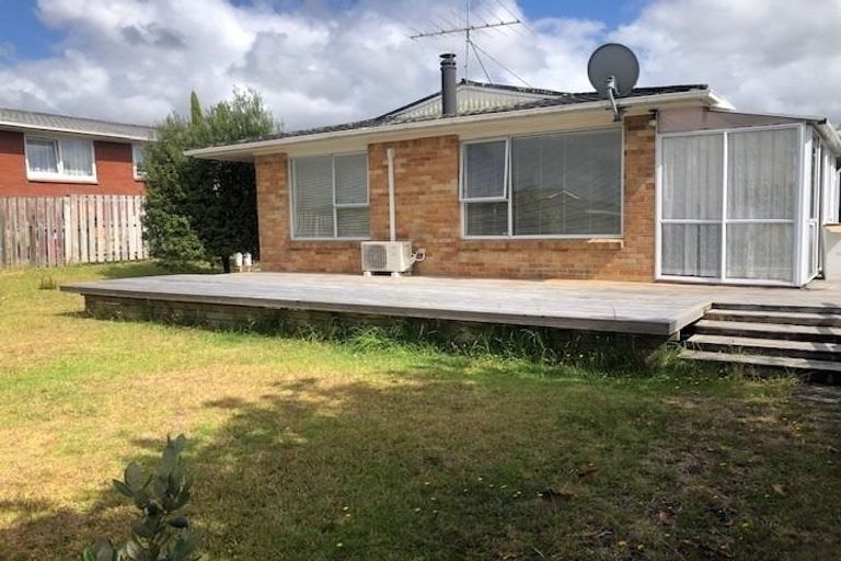 Photo of property in 2/281 Sunset Road, Sunnynook, Auckland, 0632