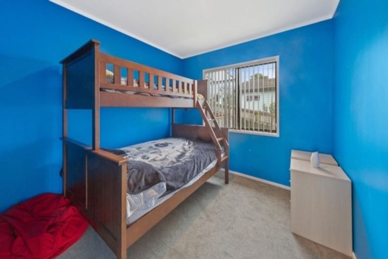 Photo of property in 71 Etherton Drive, Weymouth, Auckland, 2103