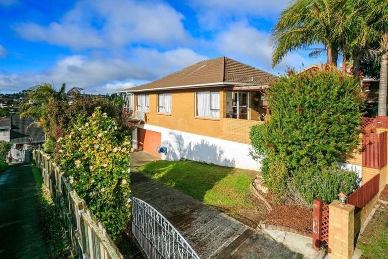 Photo of property in 137 Oaktree Avenue, Browns Bay, Auckland, 0630