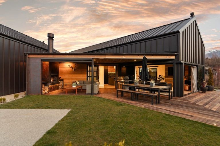 Photo of property in 2 Brodie Avenue, Arrowtown, 9302