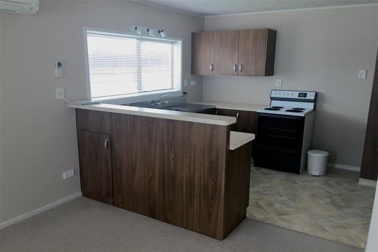 Photo of property in 2/5 Rawhiti Street, Vogeltown, New Plymouth, 4310