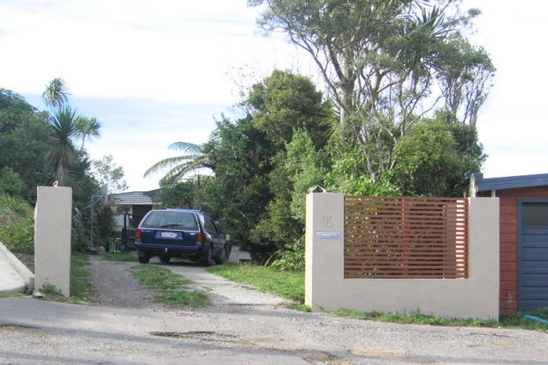 Photo of property in 10 Hallewell Crescent, Johnsonville, Wellington, 6037