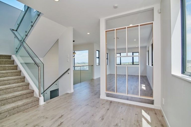 Photo of property in 30 Ascension Crescent, Orewa, 0931