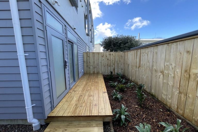 Photo of property in 8/2 Moor Avenue, Te Atatu Peninsula, Auckland, 0610