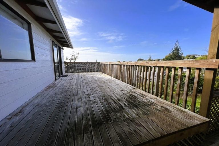Photo of property in 1/537 Glenfield Road, Glenfield, Auckland, 0629