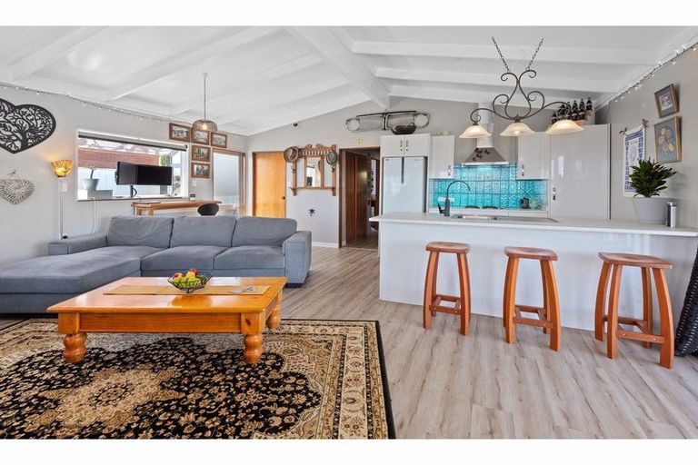 Photo of property in 33 Raumati Crescent, Onerahi, Whangarei, 0110