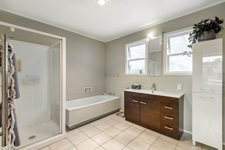 Photo of property in 27 Creamer Avenue, Belmont, Auckland, 0622