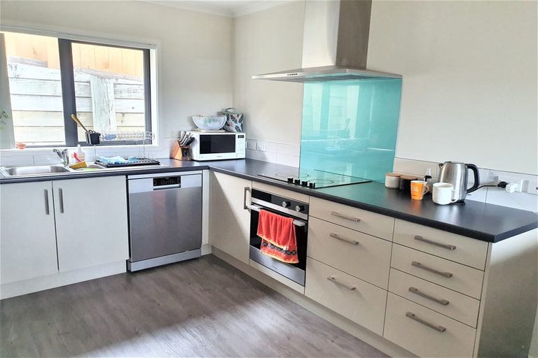 Photo of property in 28 Speldhurst Grove, Stokes Valley, Lower Hutt, 5019