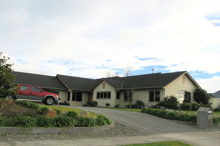 Photo of property in 27 Cashmere Drive, Fitzherbert, Palmerston North, 4410