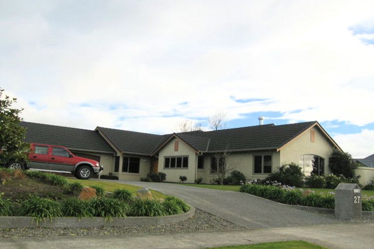 Photo of property in 27 Cashmere Drive, Fitzherbert, Palmerston North, 4410