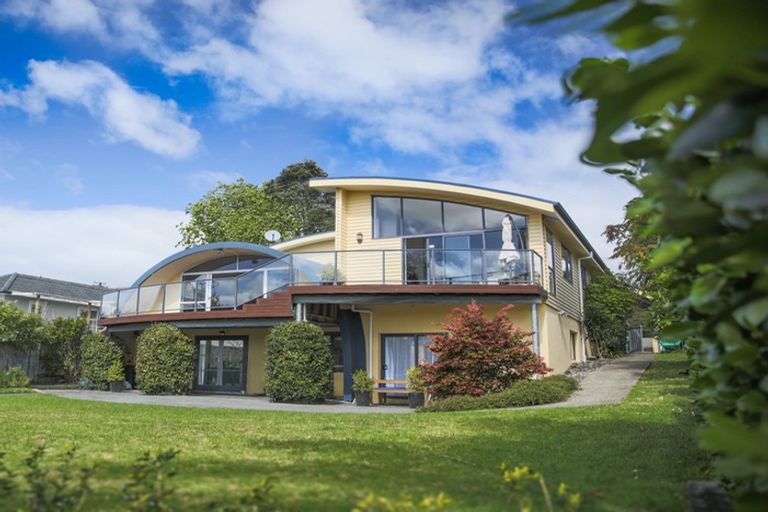 Photo of property in 48 Renata Crescent, Te Atatu Peninsula, Auckland, 0610