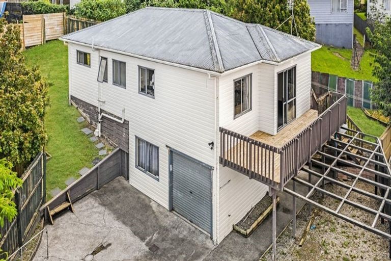 Photo of property in 1/6 Eulogy Place, Randwick Park, Auckland, 2105