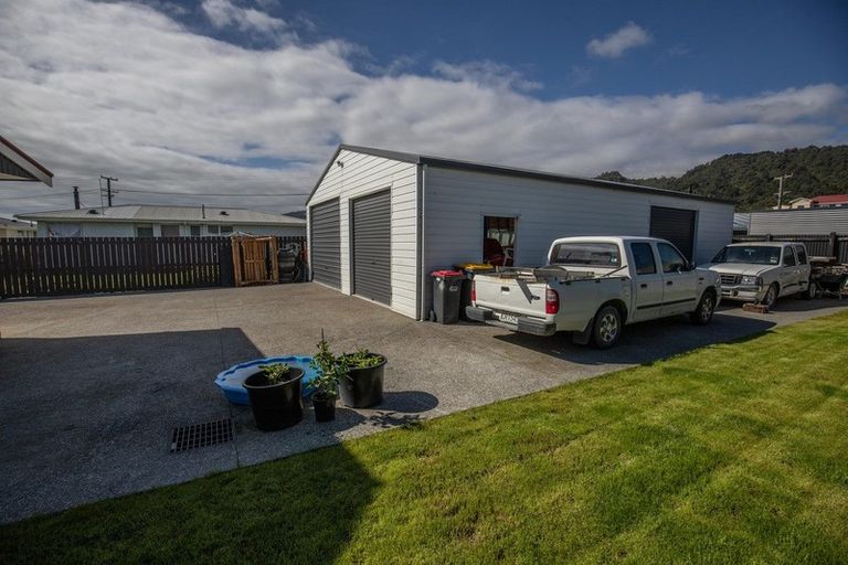 Photo of property in 100 Domett Esplanade, Cobden, Greymouth, 7802