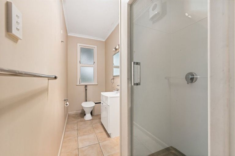 Photo of property in 15 Swansea Street, Hokowhitu, Palmerston North, 4410