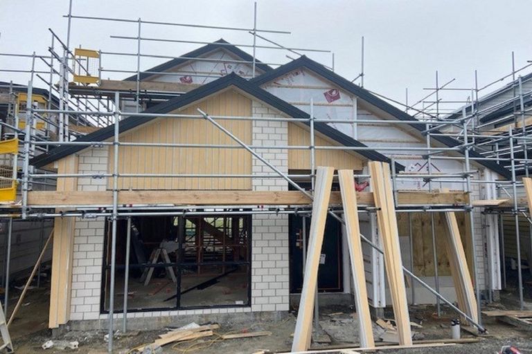 Photo of property in 8 Korowhiti Road, Clarks Beach, 2122