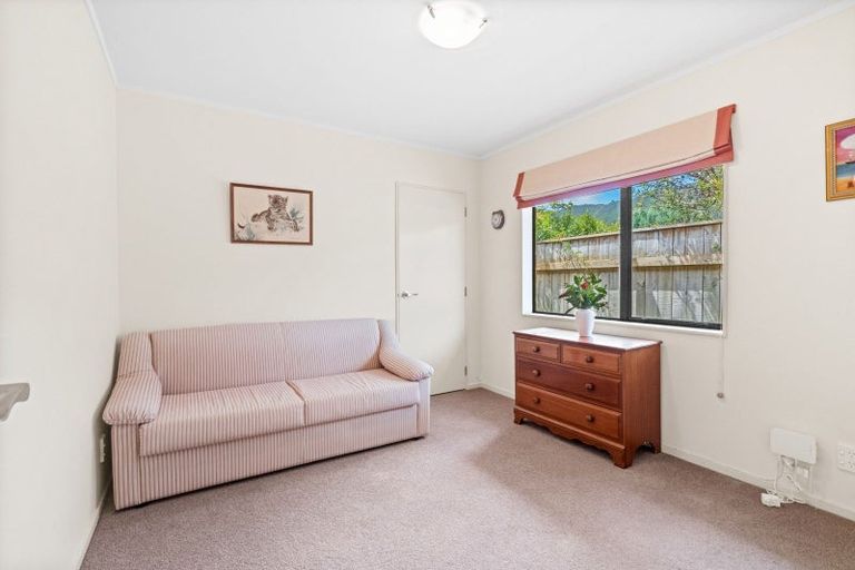 Photo of property in 36 Cranbrook Grove, Waikanae, 5036