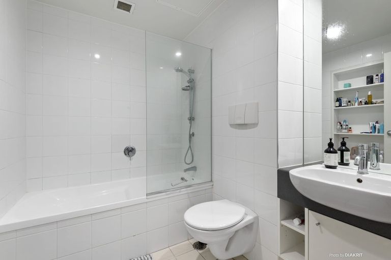 Photo of property in Sanctum Apartment, 10 Ebor Street, Te Aro, Wellington, 6011