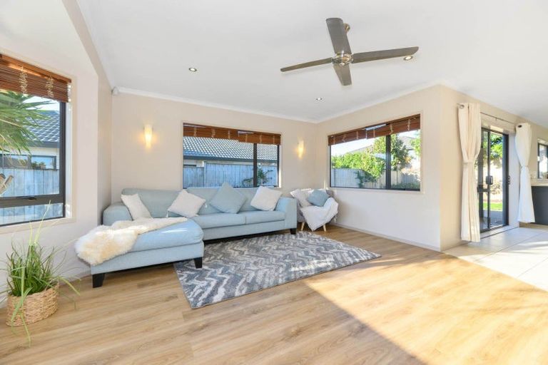 Photo of property in 20 Caragh Place, East Tamaki, Auckland, 2016
